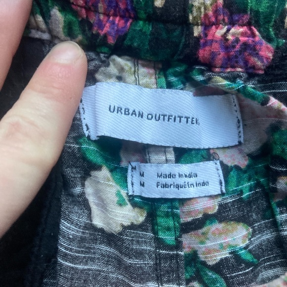 Urban Outfitters UO Pants Black Floral Size Medium - Picture 4 of 5
